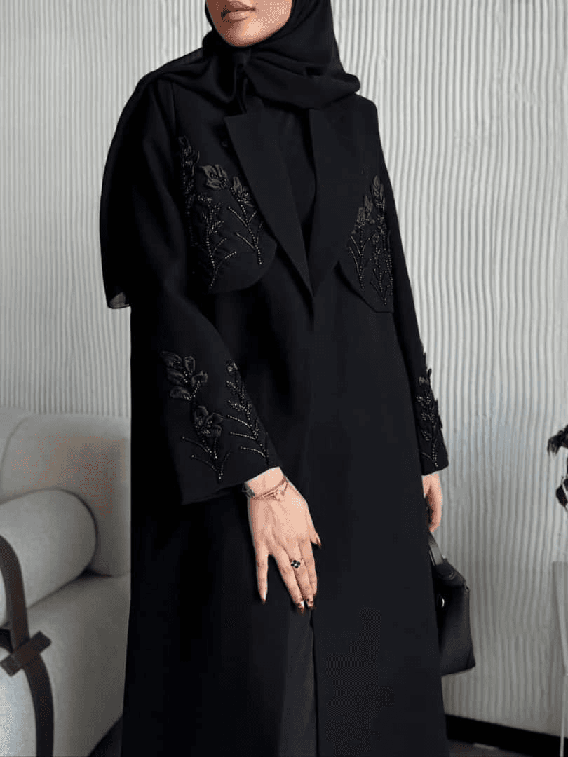 عباية سوداء مطرزة